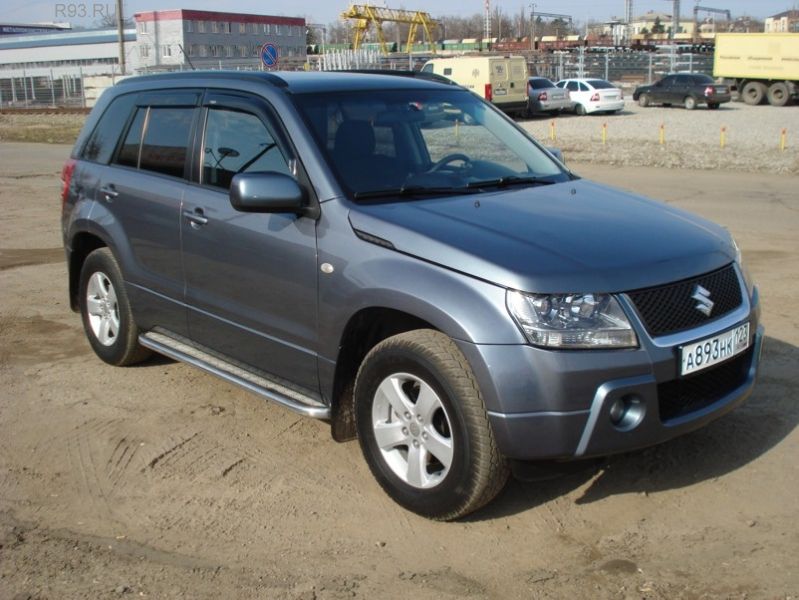 Suzuki Grand Vitara серый