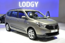 Dacia Lodgy - автомобиль для настоящего семьянина!